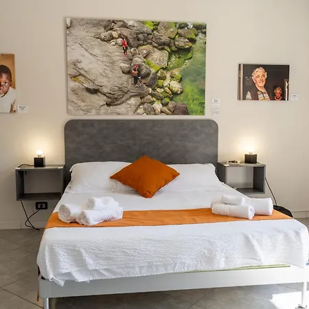 Click Art & Guest house *